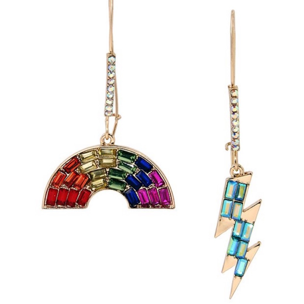 New💕Betsey Johnson mis match dangle earrings